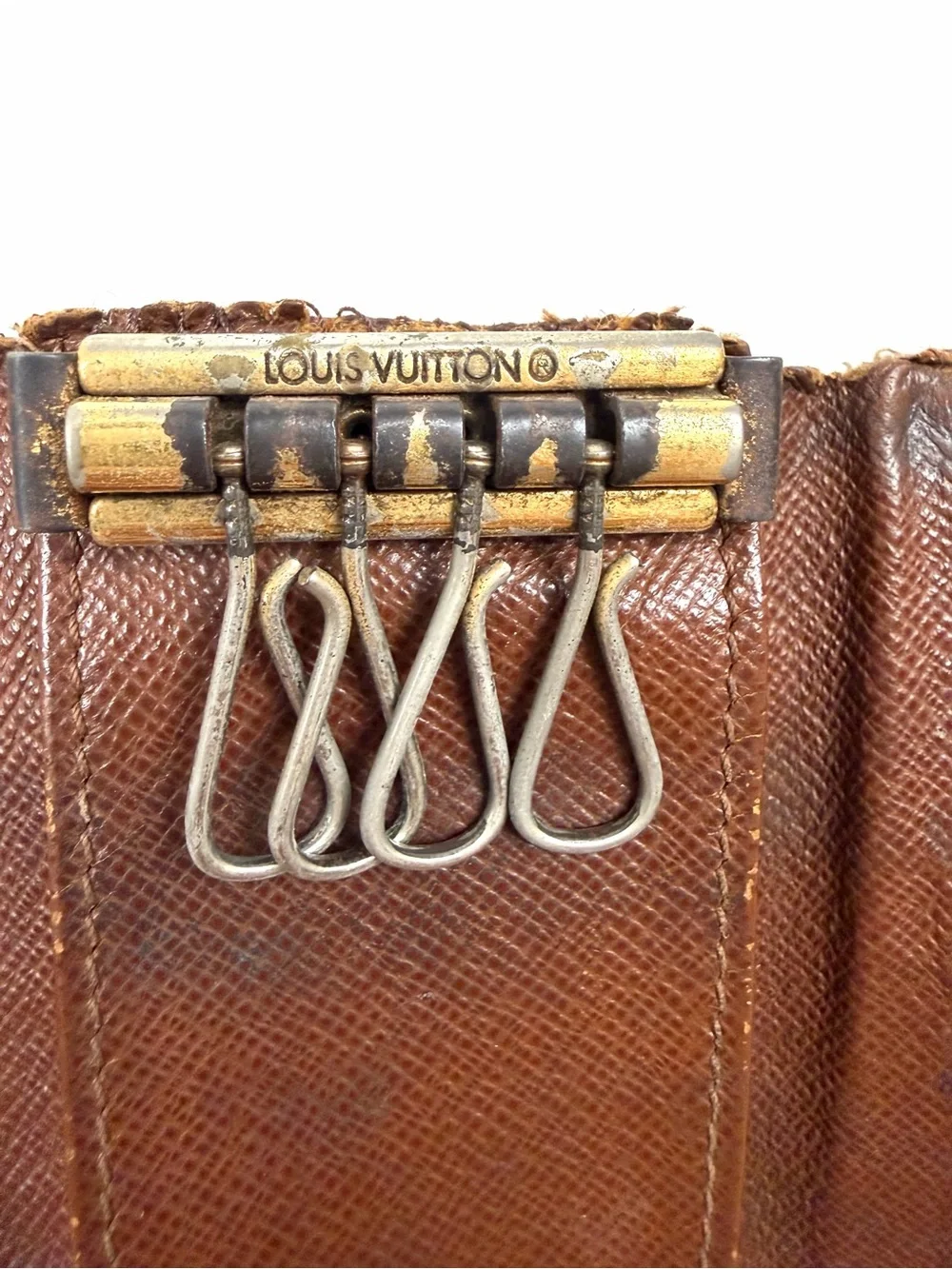 Authentic Louis Vuitton Monogram 4 Key Holder Case
